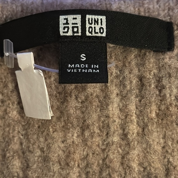 Uniqlo tan ribbed V neck acrylic / wool blend pull over sweater Sz S - Picture 4 of 5